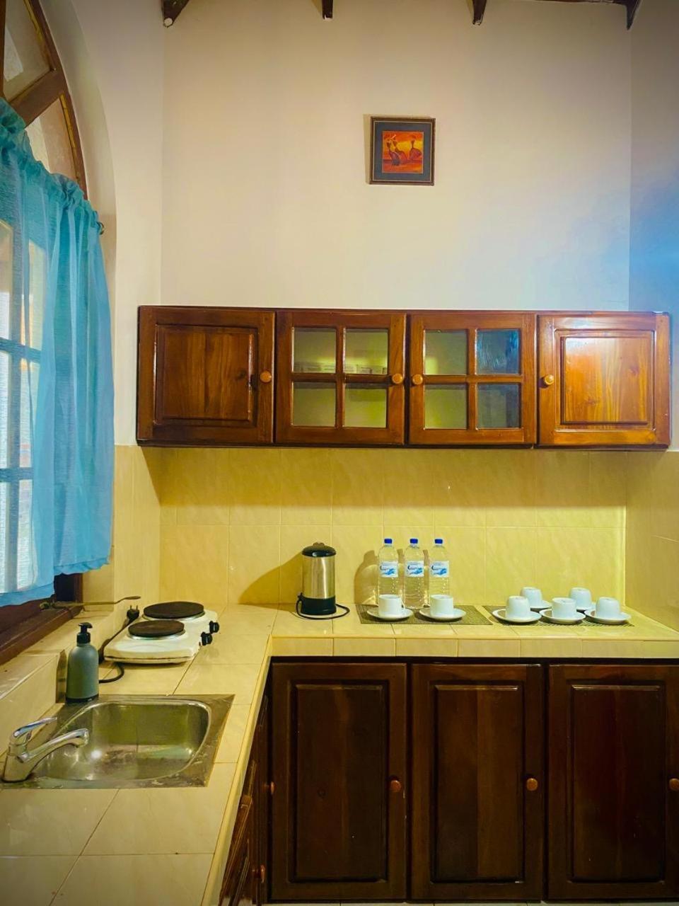 Kingcity Resort Anuradhapura Buitenkant foto